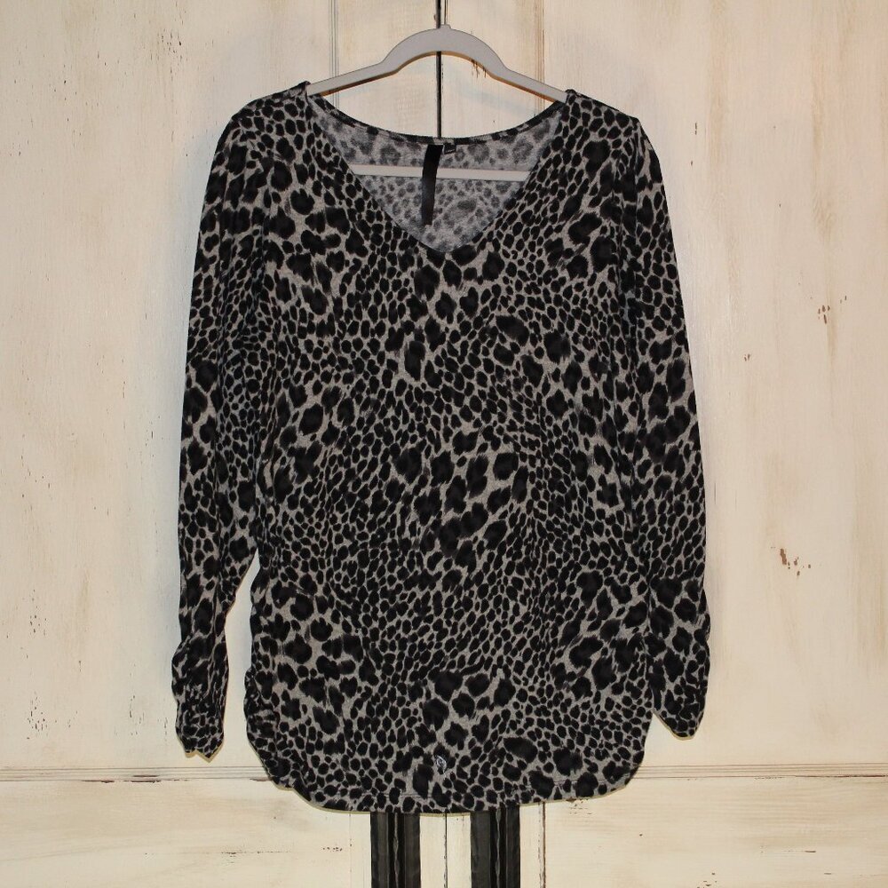 Women's black and‎ gray leopard print v-neck top w/ ruched sides and sleeves